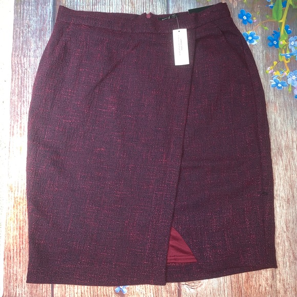 Banana Republic Dresses & Skirts - NWT Banana Republic Dark Red Tweed Skirt Size 4